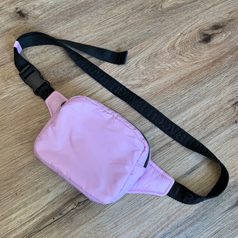 BAGGU Puffy Fanny Pack in Dusty Lilac - Recycled Nylon